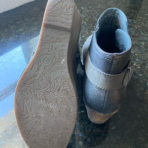 Dansko size 38 (size 8) gray bootie